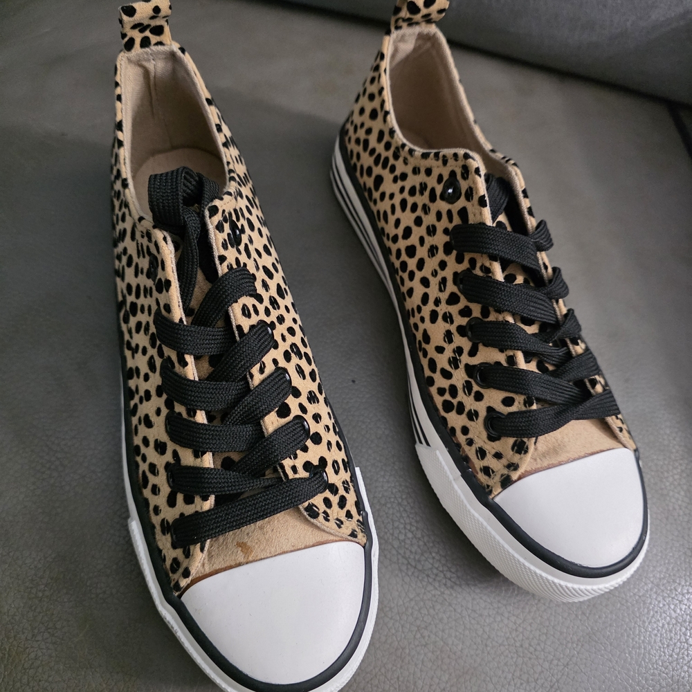 Outwoods Tan and Black Leopard Sneakers